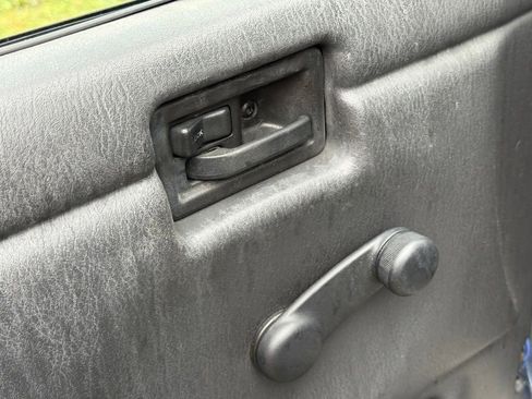 Used 2004 Jeep Wrangler Rubicon w/ Dual Top Group AWD/4WD image 9