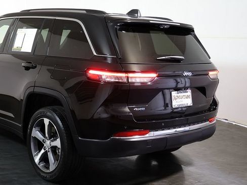 Used 2022 Jeep Grand Cherokee Limited 4xe w/ Luxury Tech Group II AWD/4WD image 11