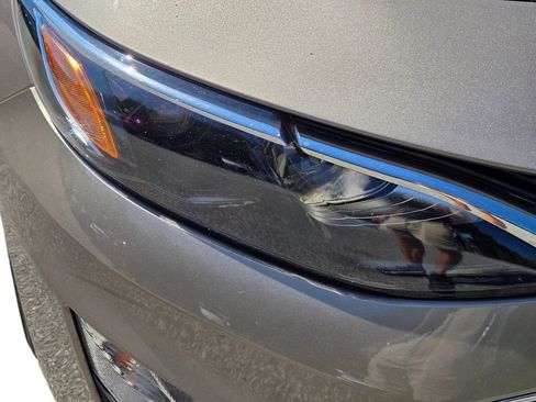 Used 2025 Chevrolet Malibu LT FWD image 4