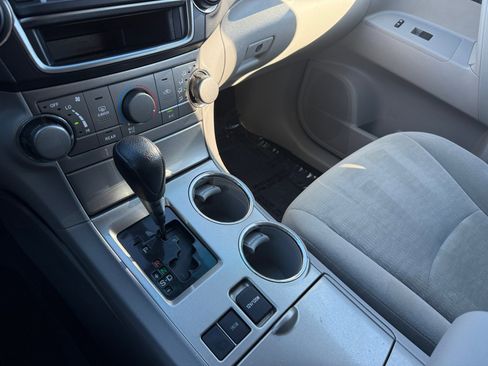 Used 2013 Toyota Highlander Plus image 13