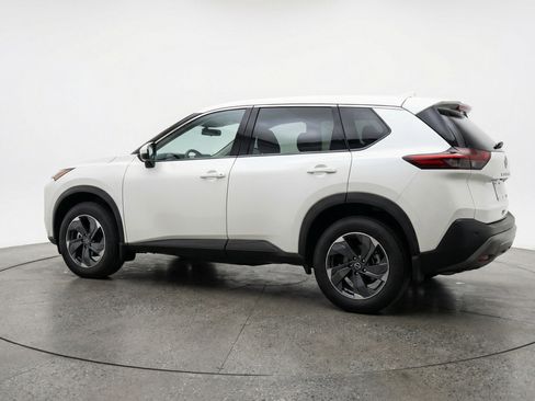 Used 2025 Nissan Rogue SV FWD image 6