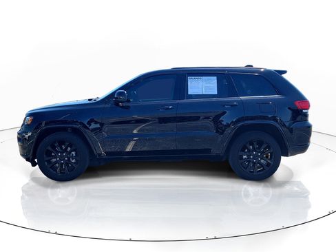 Used 2022 Jeep Grand Cherokee Laredo X image 4