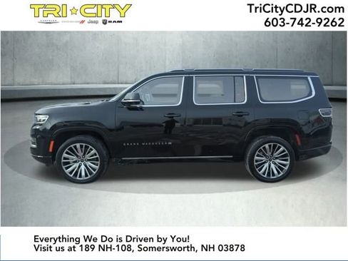 Used 2022 Jeep Grand Wagoneer Series III w/ Flexible Seating Group image 2