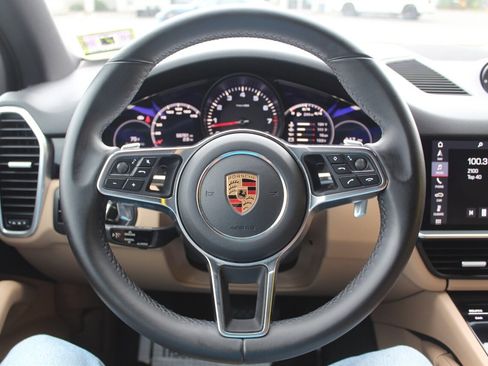 Used 2019 Porsche Cayenne image 6