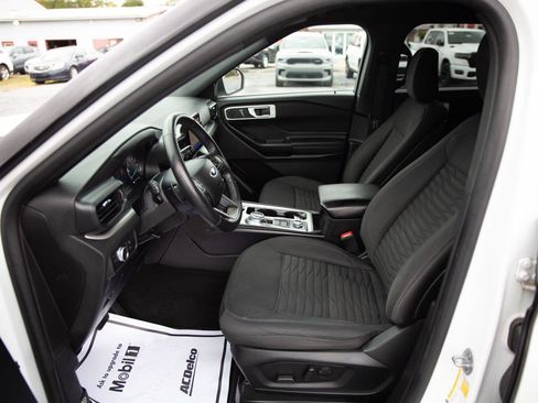 Used 2020 Ford Explorer XLT image 18