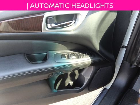 Used 2015 Nissan Pathfinder Platinum FWD image 11