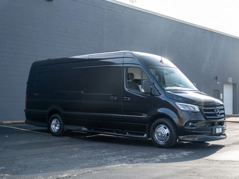 Used 2024 Mercedes-Benz Sprinter 3500 image 8