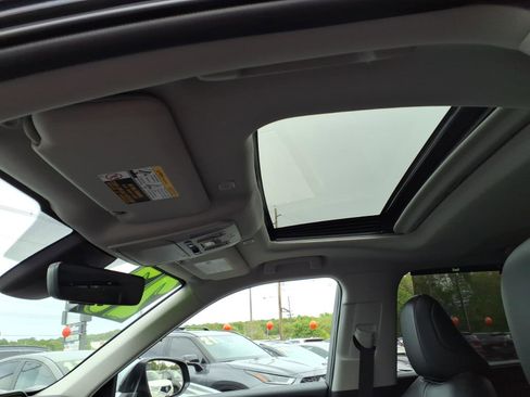 Used 2023 Toyota Highlander XLE AWD/4WD image 11