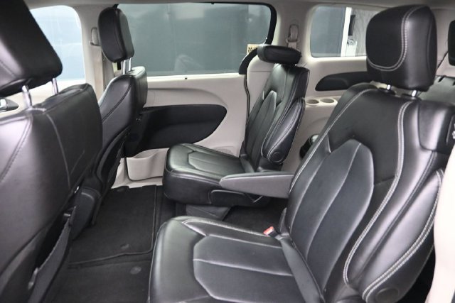 Used 2024 Chrysler Pacifica Touring-L FWD image 28