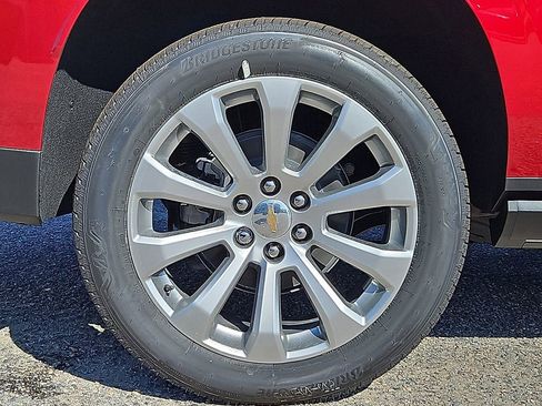 New 2025 Chevrolet Suburban Premier image 5