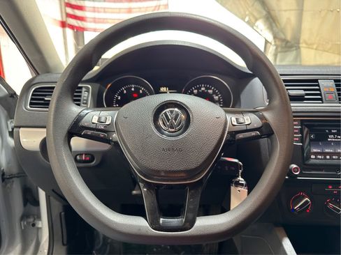 Used 2017 Volkswagen Jetta S image 15