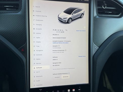 Used 2018 Tesla Model X image 34