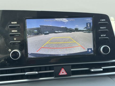 Used 2021 Hyundai Elantra SEL w/ Convenience Package FWD image 11