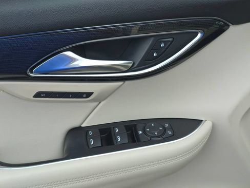 Used 2022 Buick Envision Essence w/ Technology Package I FWD image 11