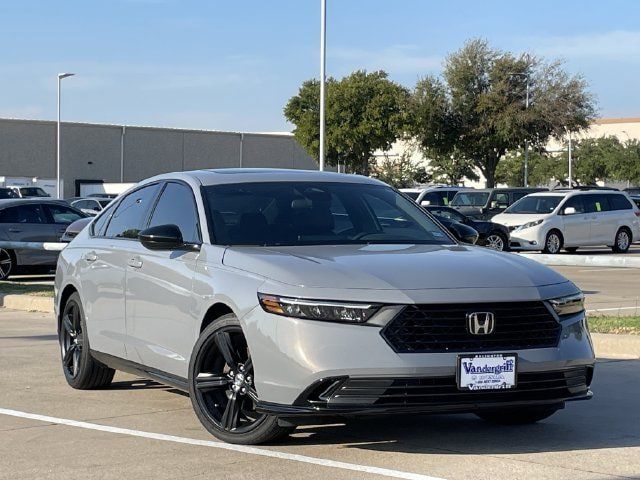 Used 2025 Honda Accord Sport image 2