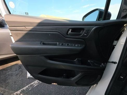 Used 2025 Honda Odyssey Sport-L image 9