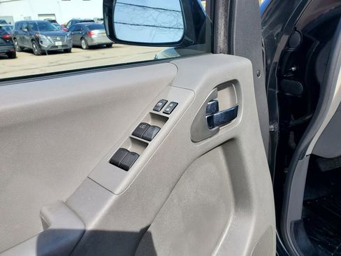 Used 2020 Nissan Frontier SV w/ Midnight Edition Floor Mats image 15