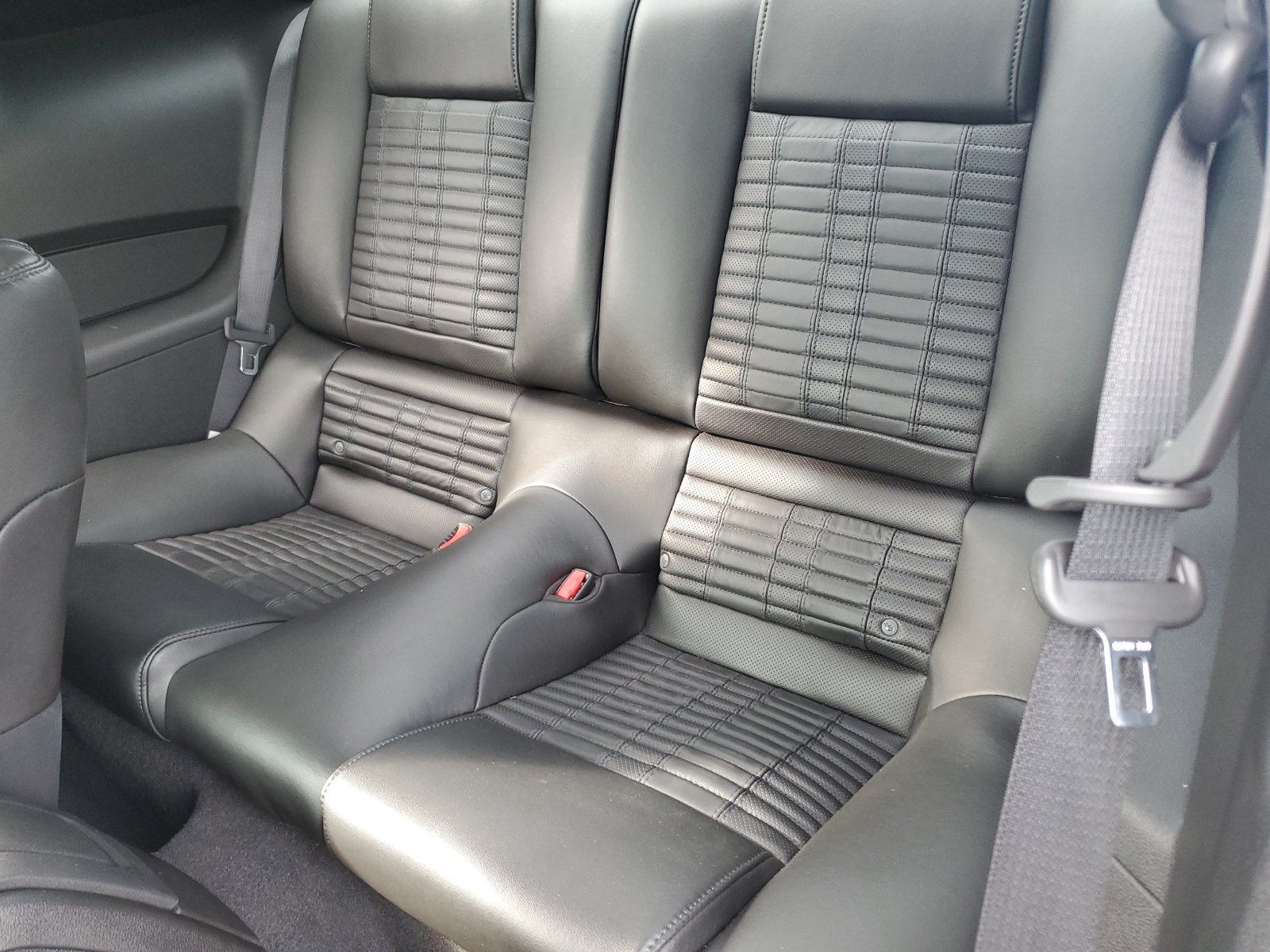Used 2010 Ford Mustang Shelby GT500 RWD image 11