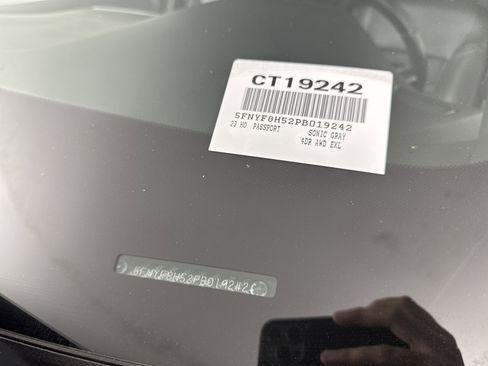 Used 2023 Honda Passport EX-L image 12