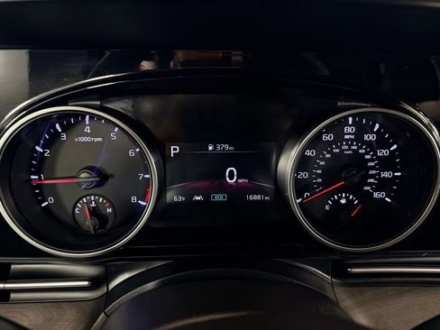 Used 2024 Kia Carnival EX image 12