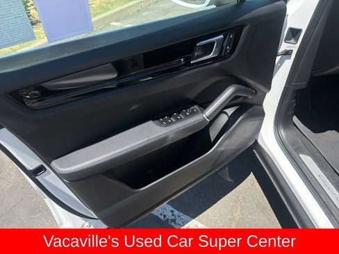 Used 2023 Porsche Cayenne AWD/4WD image 10