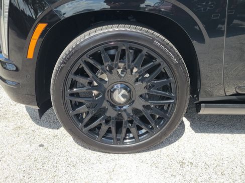Used 2025 Cadillac Escalade Sport w/ Touring Package AWD/4WD image 5