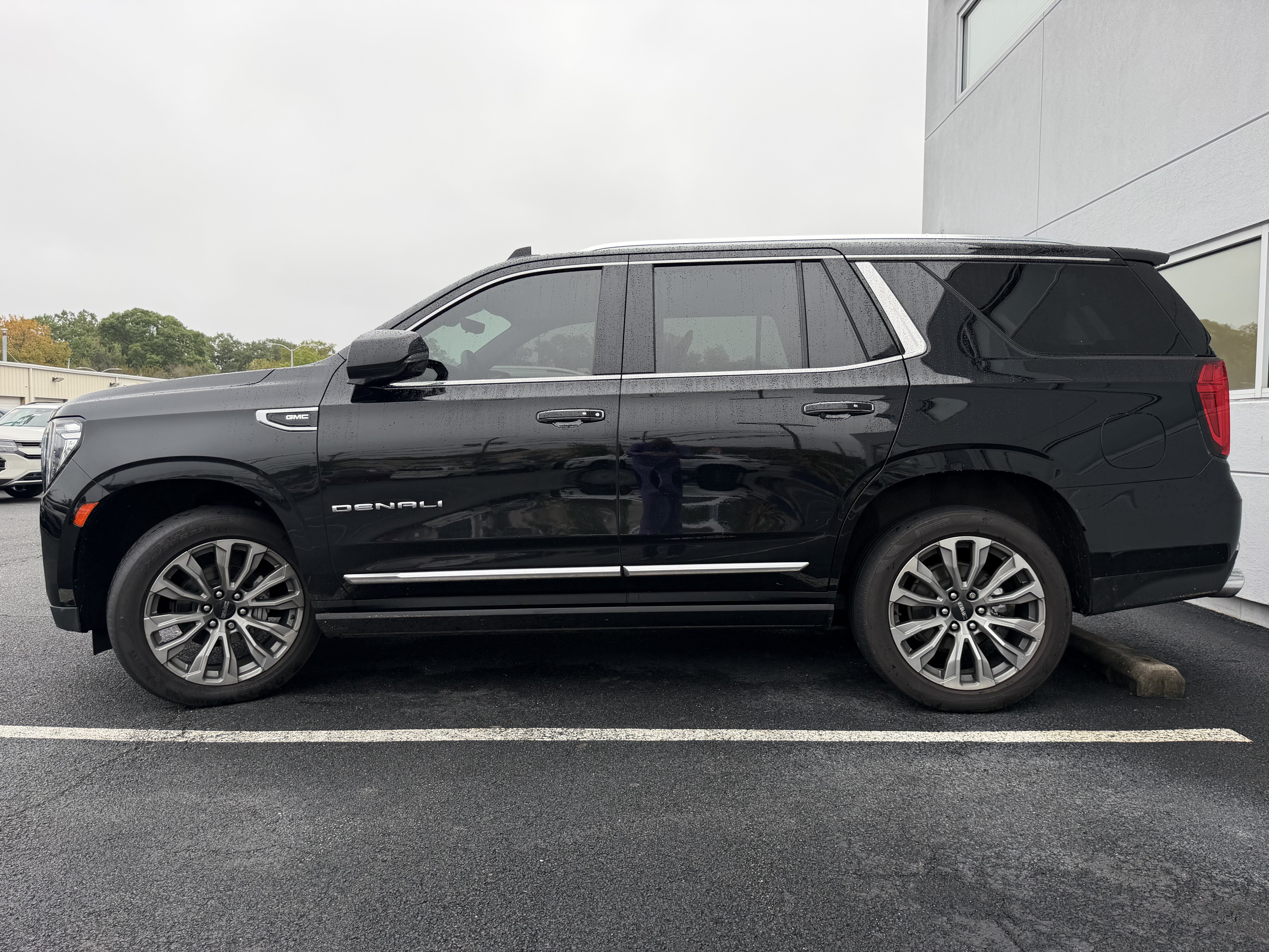 Used 2021 GMC Yukon Denali w/ Denali Premium Package AWD/4WD image 12