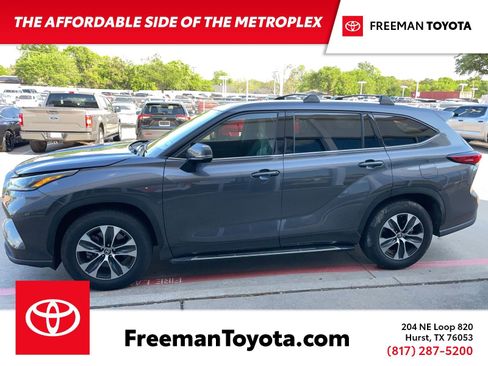 Used 2021 Toyota Highlander XLE image 1