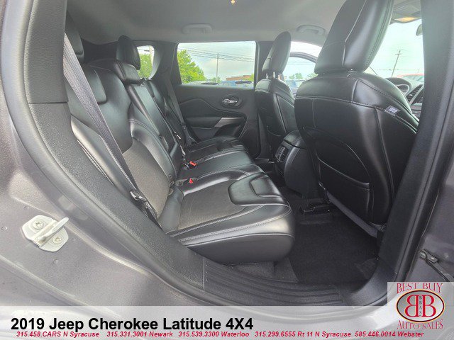 Used 2019 Jeep Cherokee Latitude Plus w/ Cold Weather Group AWD/4WD image 12