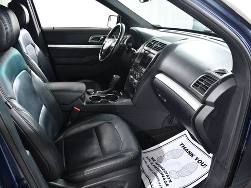 Used 2016 Ford Explorer XLT w/ Equipment Group 202A AWD/4WD image 10