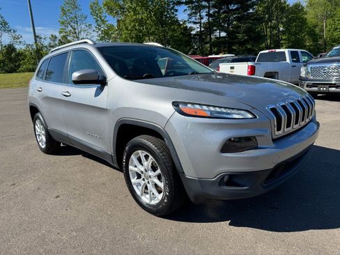 Used 2014 Jeep Cherokee Latitude w/ Cold Weather Group AWD/4WD image 7