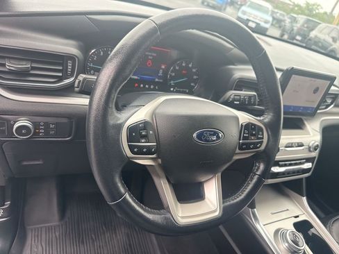 Used 2022 Ford Explorer XLT w/ Equipment Group 202A AWD/4WD image 14