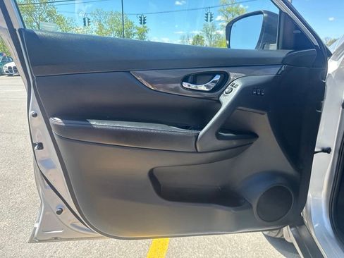 Used 2019 Nissan Rogue SV w/ Premium Package AWD/4WD image 29