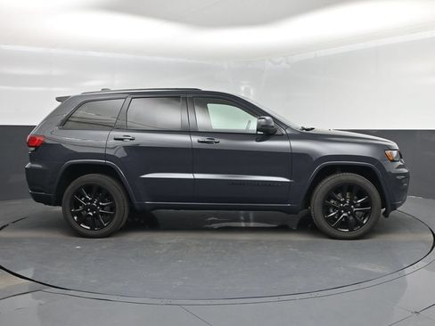 Used 2018 Jeep Grand Cherokee Altitude AWD/4WD image 2