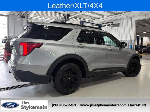 Used 2023 Ford Explorer XLT w/ XLT Sport Appearance Package AWD/4WD image 11