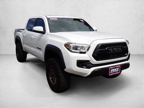 Used 2016 Toyota Tacoma TRD Off-Road AWD/4WD image 6