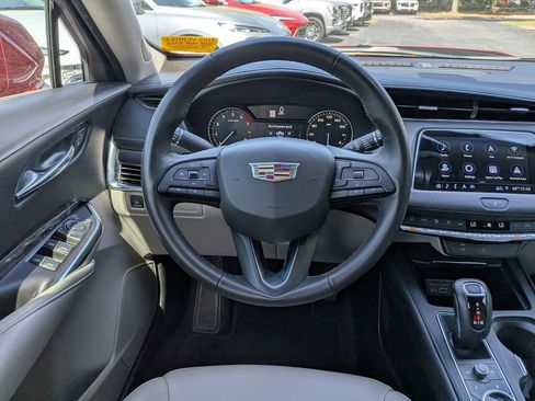 Used 2019 Cadillac XT4 Luxury FWD image 18