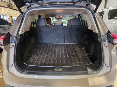 Used 2025 Nissan Rogue SV AWD/4WD image 8