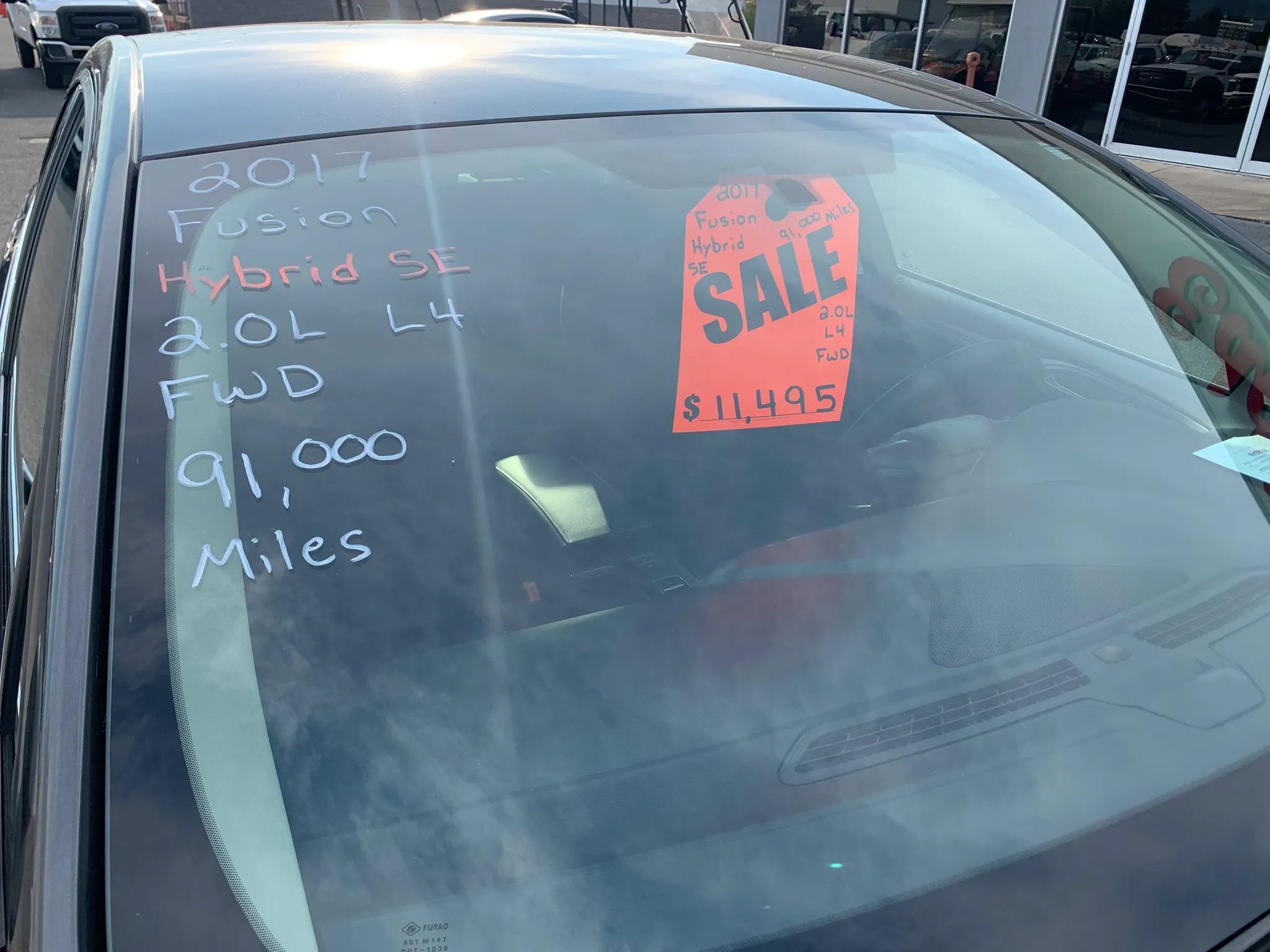 Used 2017 Ford Fusion SE FWD image 3