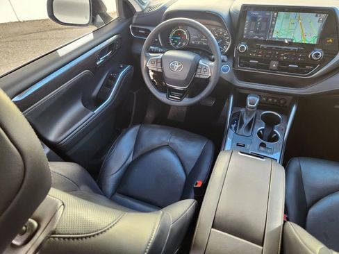 Used 2021 Toyota Highlander Limited image 12
