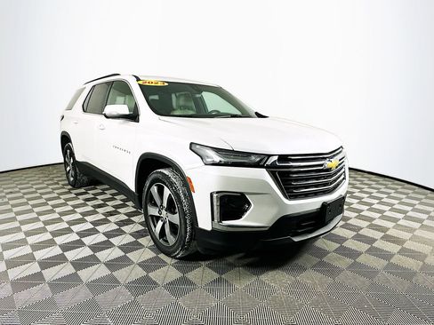 Used 2023 Chevrolet Traverse LT w/ LT Premium Package image 3