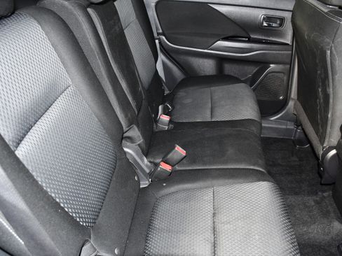 Used 2018 Mitsubishi Outlander LE AWD/4WD image 45