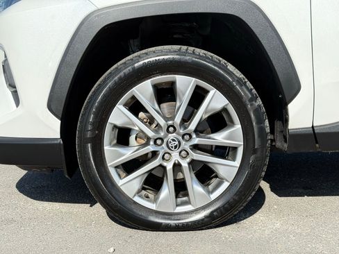 Used 2022 Toyota RAV4 XLE Premium image 14