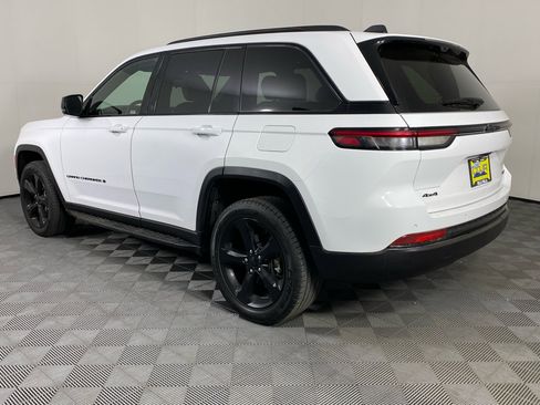 Used 2024 Jeep Grand Cherokee Limited w/ Luxury Tech Group II image 5