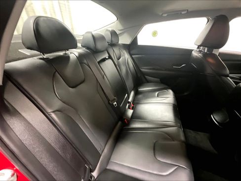 Used 2022 Hyundai Elantra Limited image 16