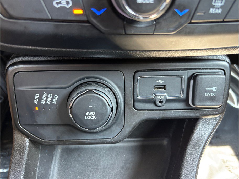 Used 2023 Jeep Renegade Latitude AWD/4WD image 30