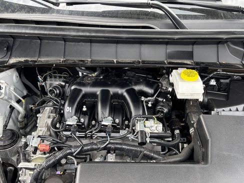 Used 2025 Nissan Pathfinder SV FWD image 31