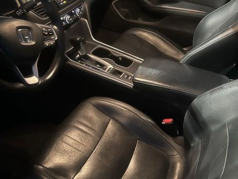 Used 2018 Honda Accord Touring image 23