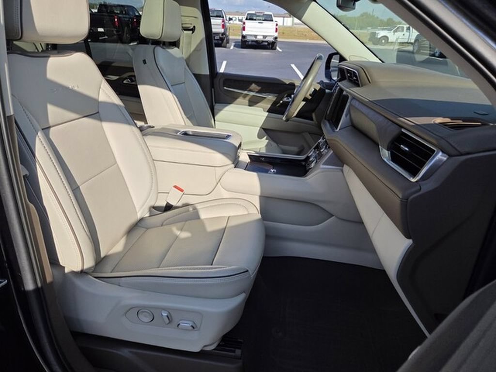 Used 2022 GMC Yukon Denali AWD/4WD image 18