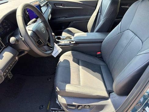 New 2026 Toyota Camry Hybrid FWD image 17